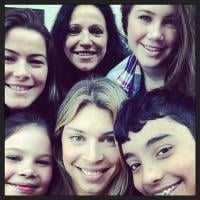 Grazi Massafera recebe família no Rio e curte domingo de folga com almoço