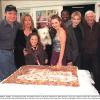 Mackenzie Rosman posa com o elenco de 7th Heaven em 2000