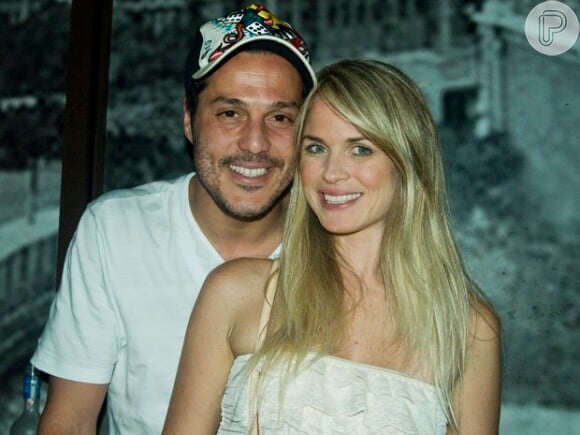 O goleiro da Seleção Brasileira Júlio César é casado há 11 anos com a modelo Susana Werner