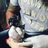 Claudia Leitte faz nova tatuagem, dessa vez nos pés, na companhia do filho mais velho Davi, em 31 de julho de 2013