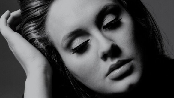 Adele é 1° lugar em lista de discos mais vendidos da década; confira ranking