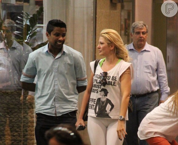 Antonia Fontenelle passeia em shopping da Barra da Tijuca, na Zona Oeste do Rio de Janeiro, em 2 de agosto de 2013