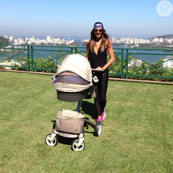 A advogada Flávia Sampaio aproveitou o bom tempo deste final de semana e curtiu passeio ao ar livre com o filho