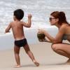 Mariah Rocha e o filho, João Pedro, aproveitaram os dias de calor e foram à praia