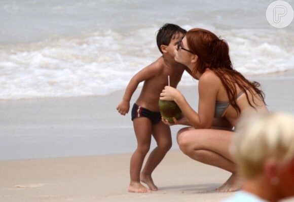 Mariah Rocha recebeu um beijinho do filho como agradecimento