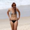 Mariah Rocha mostra o corpo enxuto na praia de Ipanema, na zona sul do Rio