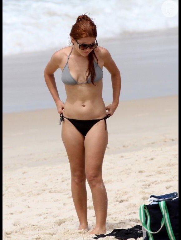Mariah Rocha mostra o corpo enxuto na praia de Ipanema, na zona sul do Rio