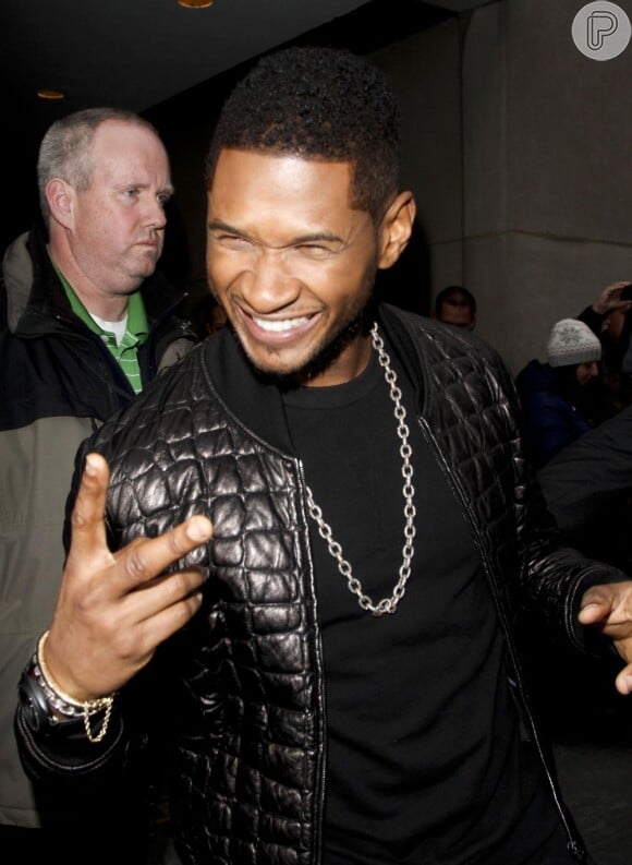 Usher agradeceu aos dois empregados que salvaram a vida de seu filho