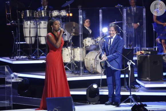 Robertos Carlos e Ludmilla cantam juntos na gravação do 'Especial de Fim de Ano' de Roberto Carlos realizada no Theatro Municipal, do Rio de Janeiro