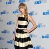 Taylor Swift opta por um vestido listrado