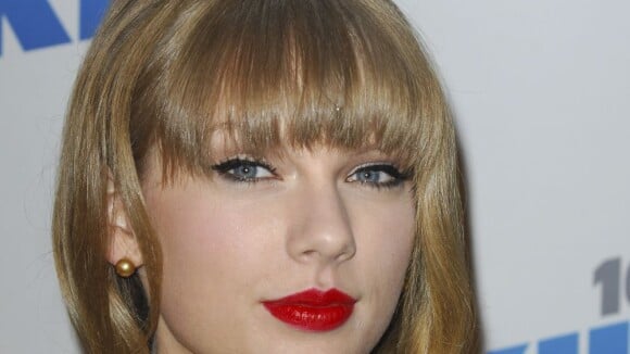 Taylor Swift completa 23 anos; veja looks da cantora no tapete vermelho