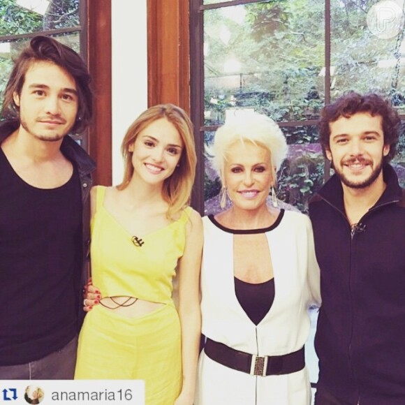 Isabelle Drummond manteve em seu Instagram a foto na qual aparece com Tiago Iorc, seu ex-namorado, Ana Maria Braga e Jayme Matarazzo