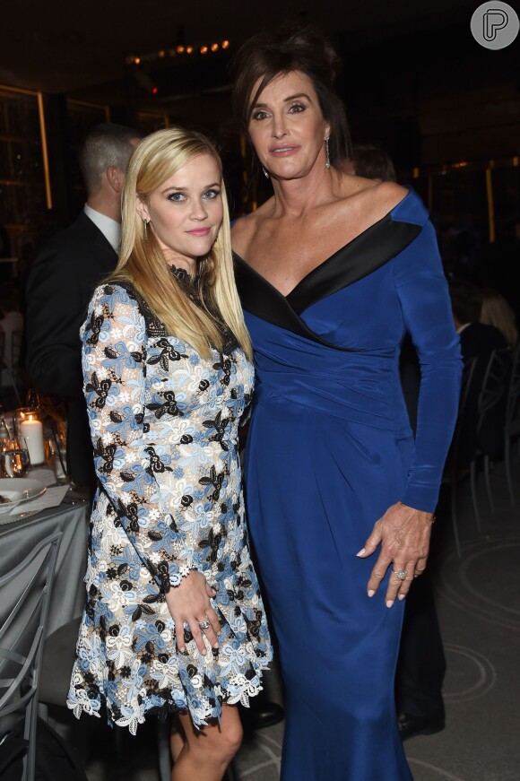 Caitlyn Jenner e Reese Witherspoon posam no evento Glamour Women of the Year, realizado na noite desta segunda-feira, 9 de novembro de 2015