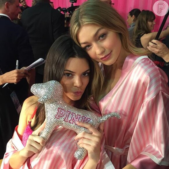 O icônico evento de moda da Victoria's Secret tem tanto as novatas Kendall Jenner e Gigi Hadid quanto a vetarana Alessandra Ambrosio nos bastidores. Confira fotos do desfile, que será gravado nesta terça, 10 de novembro de 2015