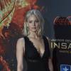 Jennifer Lawrence caiu no red carpet durante a estreia do filme 'Jogos Vorazes - Parte 2'