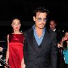 Johnny Depp namora a atriz Amber Heard