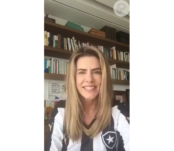 Maitê Proença prometeu usar só uma coleira escrito 'Botafogo'
