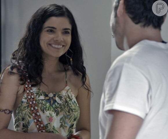 Toia (Vanessa Giácomo) procura Romero (Alexandre Nero), na novela 'A Regra do Jogo'