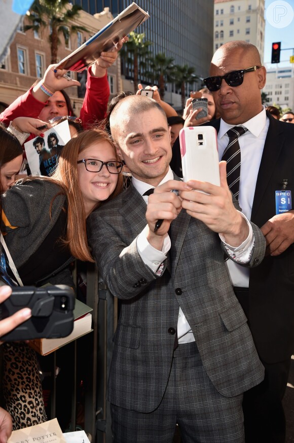 Simpático, Radcliffe tirou fotos com os fãs no local