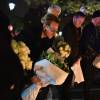 Integrantes do U2 prestam homenagens às vítimas em Paris