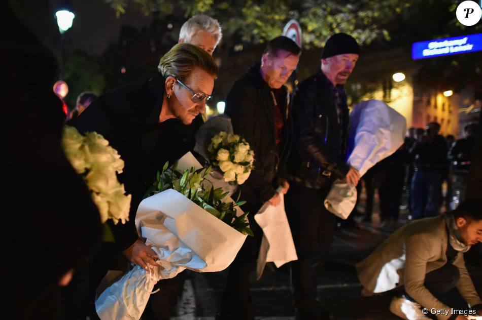  Integrantes do U2 prestam homenagens às vítimas em Paris 