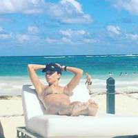 Grazi Massafera surge de biquíni em foto durante férias em Punta Cana, no Caribe