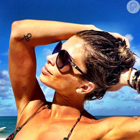 A atriz viajou com sua empresária, Márcia Marbá, e a atriz Juliana Silveira para Punta Cana, no Caribe, onde está curtindo dias de sol nas praias do local