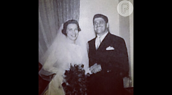 William Bonner compartilhou foto do casamento de seus pais: 'Parabéns a quem me pôs nesse mundo maluco e me ensinou a me manter íntegro por 52 anos'
