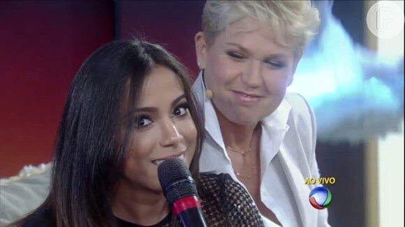 Anitta brincou ao ser perguntada por Xuxa sobre o que faria com Neymar na cama: 'Ia dormir, somos pessoas que trabalham muito'