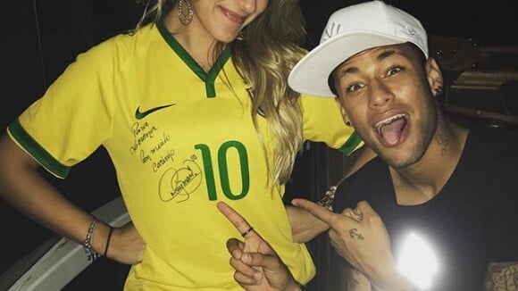 Neymar posta foto com Lorena Improta após jogo da Seleção: 'Mais uma Neymarzete'
