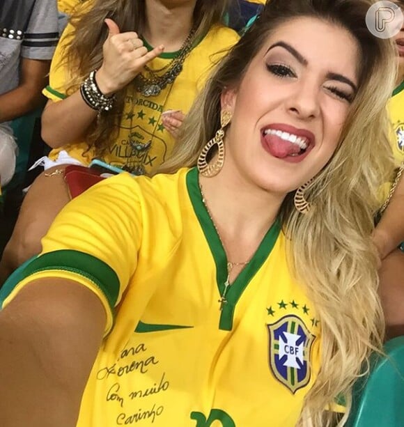 Neymar autografou camisa da Seleção Brasileira de Lorena Improta: 'Para Lorena com muito carinho'