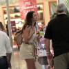 Bruna Marquezine passeia em shopping com uma mochilinha da grife Gucci nesta quarta-feira, 18 de novembro de 2015
