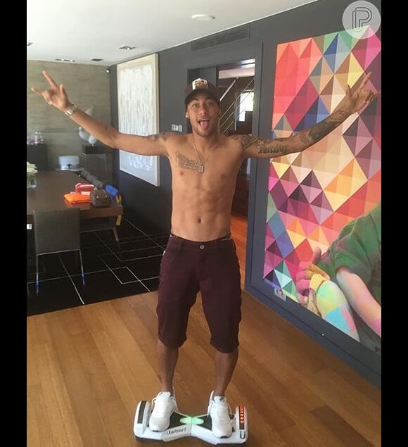 Neymar está oficialmente solteiro desde o fim do relacionamento com Bruna Marquezine, em outubro de 2014