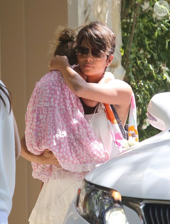 Pregnant Halle Berry grabs some fruit from Bristol Farms before heading to her friend's house in West Hollywood, Los Angeles, CA, USA on 27th July 2013. Photo by Limelightpics.US/ABACAPRESS.COM28/07/2013 - Los Angeles