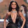 Selena Gomez não se intimidou e posou sem roupa para a capa de seu disco recente, 'Revival'. A cantora quer mostrar estar mais madura, mais mulher