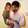 Usher com o filho mais velho, Raymond V, de 5 anos