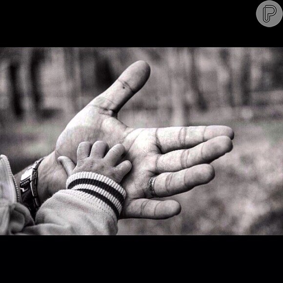 Munhoz anunciou em seu Instagram que seria pai pela primeria vez e postou esta imagem