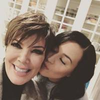 Kris Jenner, mãe de Kim Kardashian, posta foto com Katy Perry: 'Melhores amigas'