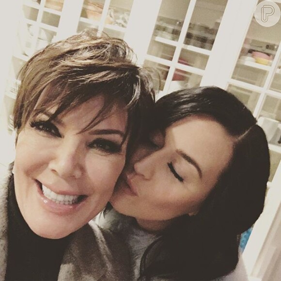 Kris Jenner curtiu a madrugada de quinta-feira, 19 de novembro de 2015, ao lado de ninguém menos que Katy Perry. 'Te amo, Katy! Melhores amigas', escreveu ela no Instagram