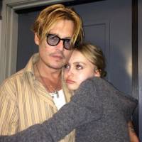 Filha de Johnny Depp se assume bissexual e ele comenta:'Já sabia, me conta tudo'