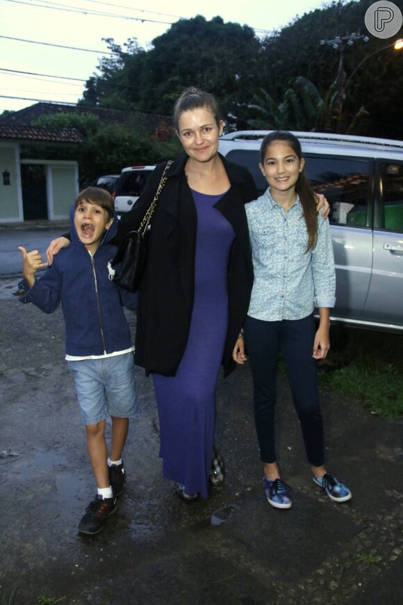 Nanda Ziegler levou os filhos à festa da novela 'Os Dez Mandamentos', no Rio de Janeiro