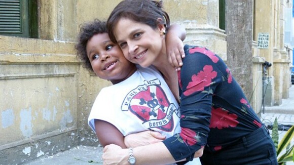 Drica Moraes afirma ter superado câncer com ajuda do filho: 'Minha benção'