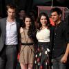 Stephenie Meyer com Robert Pattinson, Kristen Stewart e Taylor Lautner, estrelas da 'Saga Crespúsculo'