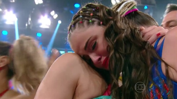 Agatha Moreira chora ao ser eliminada do 'Dança dos Famosos' após dançar frevo