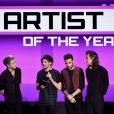 Integrantes do grupo One Direction, receberam o troféu de Artista do Ano, no American Music Awards