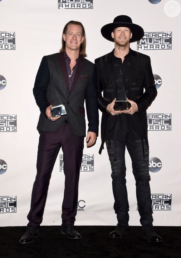 Tyler Hubbard e Brian Kelley, do Florida Georgia Lin, ganharam o prêmio como Duo/Grupo Favorito de Country - 