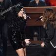 Demi Lovato e Alanis Morissette fizeram duo durante o American Music Awards