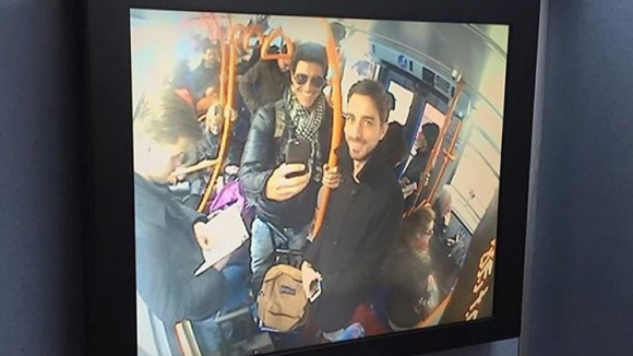 Reynaldo Gianecchini anda de ônibus em Londres e posta foto no Instagram