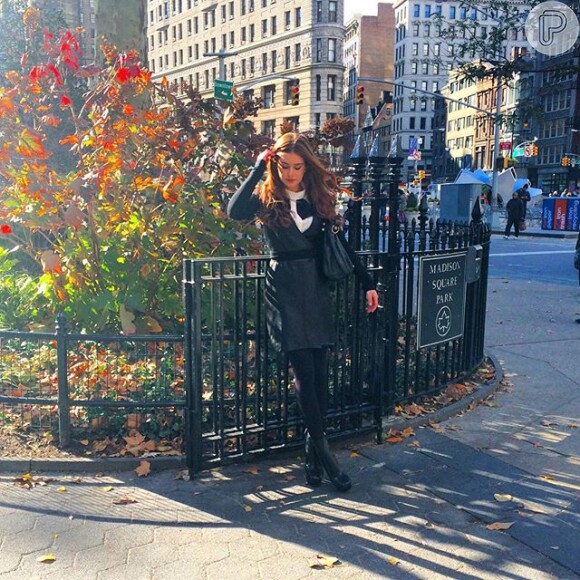 Marina Ruy Barbosa posou no Madison Square Garden nesta segunda-feira (23), em Nova York. A atriz está na cidade para promover o Emmy Internacional, já que concorre na categoria 'Melhor Novela' o lado dos colegas de elenco de 'Império'
