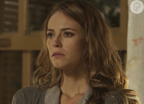 Melissa (Paolla Oliveira) revida as acusações de Severa (Dani Barros) e começa a chorar no meio da briga, na novela 'Além do Tempo'